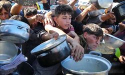 تحقيق استقصائي يكشف تفاصيل خطيرة حول سرقة المساعدات الإنسانية في غزة 
